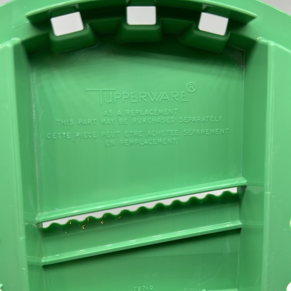 Tupperware Vintage Jade Green Cheese Grater LID ONLY for Bowl / Dia. 10” - Picture 8 of 8